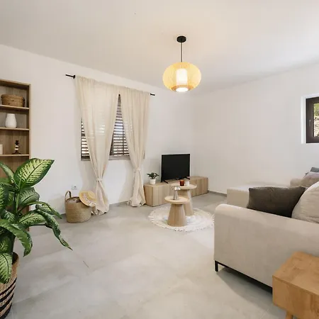 Seafront In Private Terrace And Direct Access Villa
