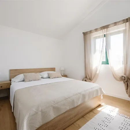 Seafront In Private Terrace And Direct Access Villa *