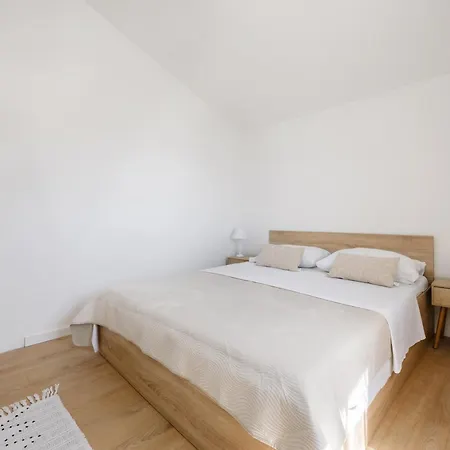 Villa Seafront In Private Terrace And Direct Access *