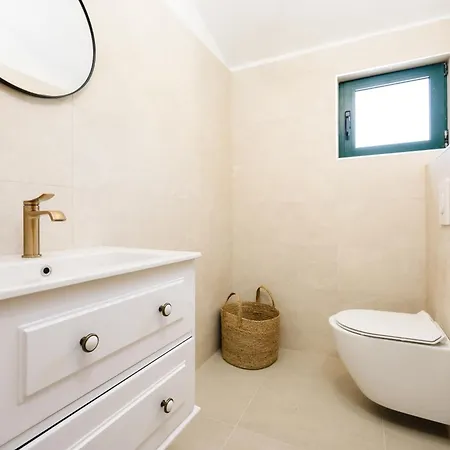 Villa Seafront In Private Terrace And Direct Access *