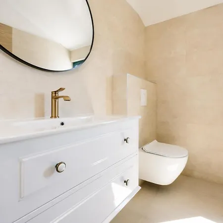 Villa Seafront In Private Terrace And Direct Access *